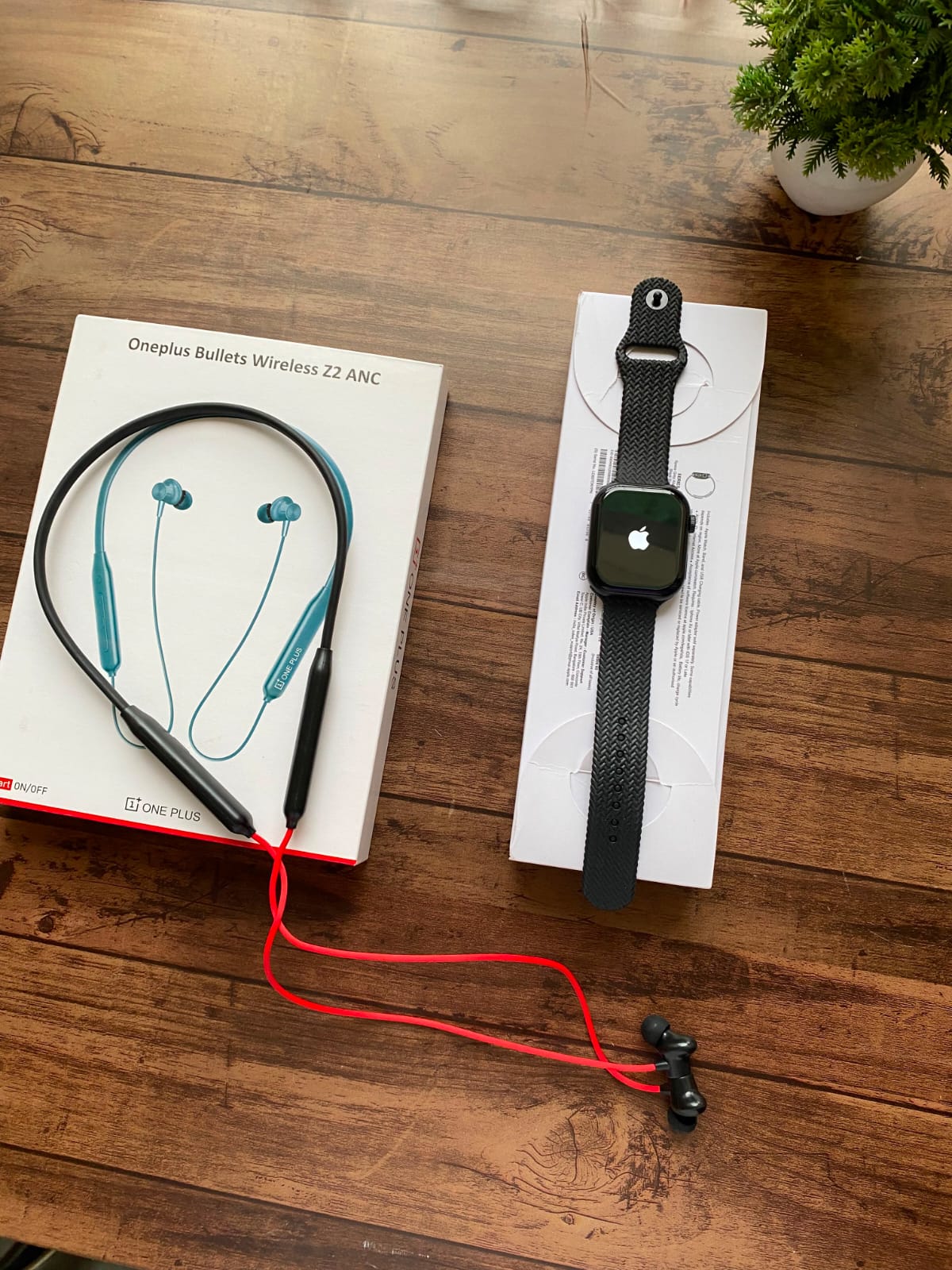 2-in-1 Smart Gift Combo – Smartwatch + Wireless Neckband