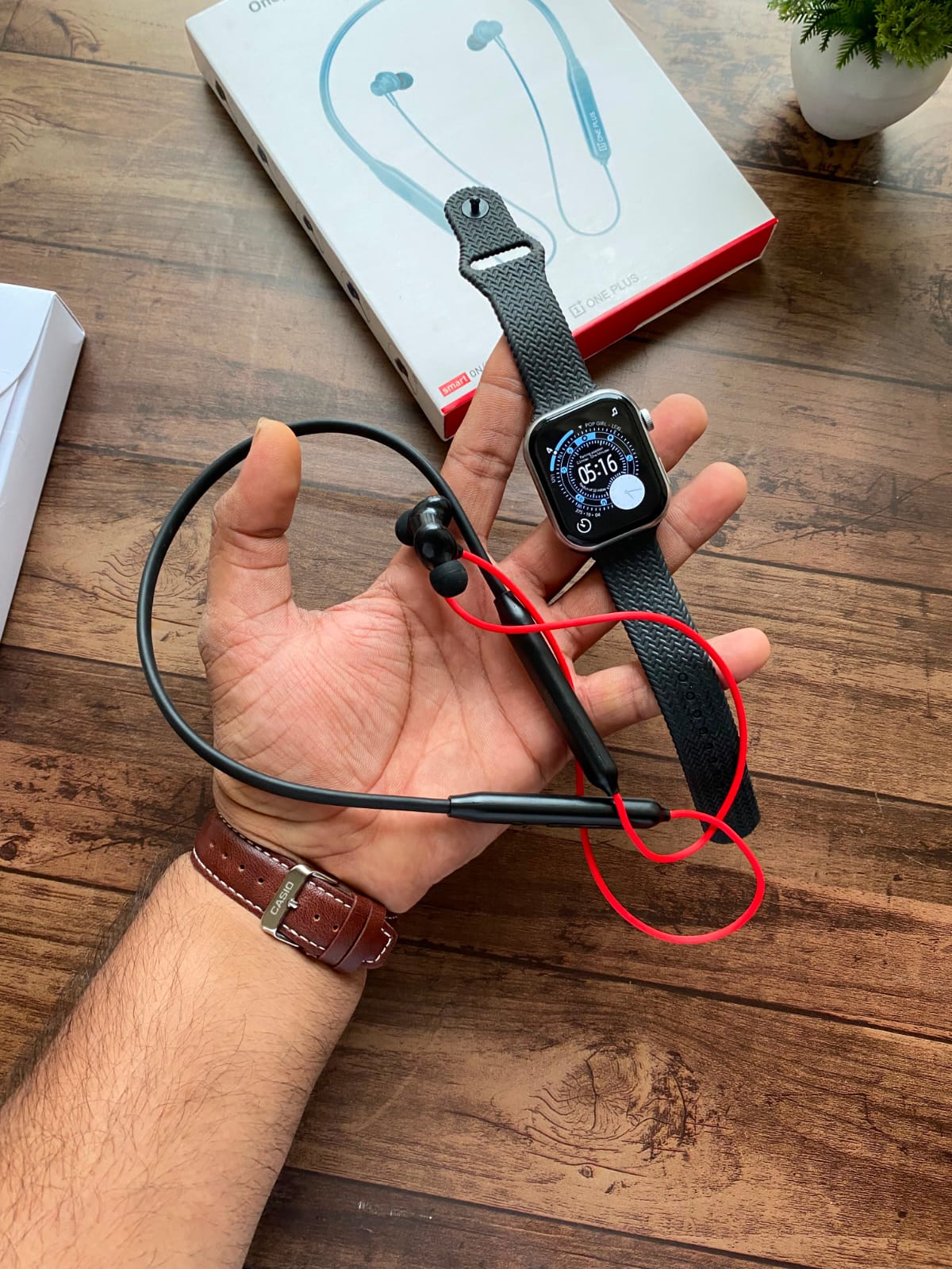 2-in-1 Smart Gift Combo – Smartwatch + Wireless Neckband