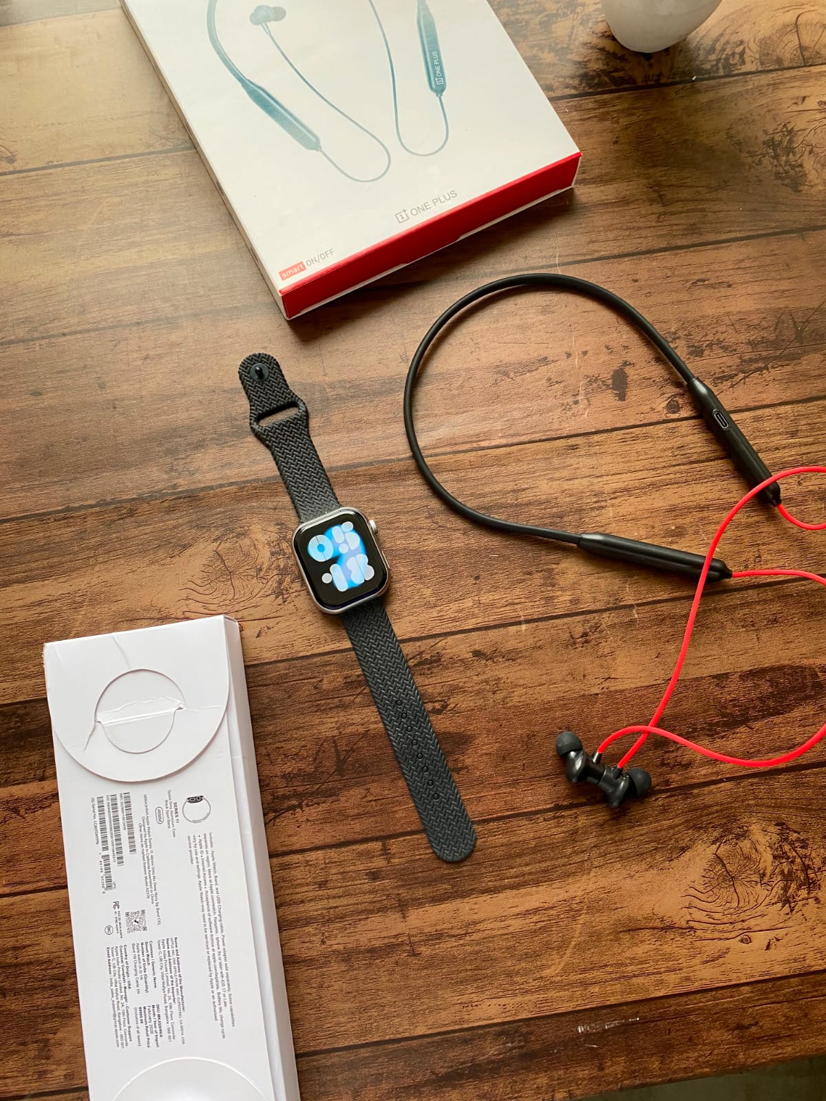 2-in-1 Smart Gift Combo – Smartwatch + Wireless Neckband